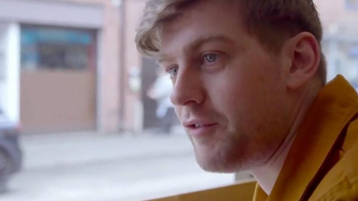 BBC THREE "Definitivamente sí tengo sentimientos románticos por las personas", explica Adam, que seidentifica como asexual.
