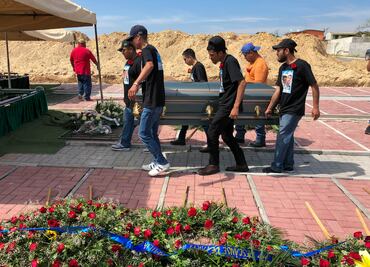 Entregan a medias pertenencias de jóvenes muertos en Nuevo Laredo