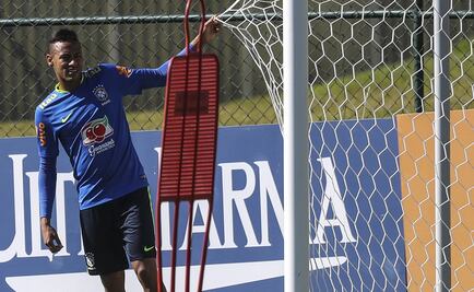 Neymar defiende su derecho a salir de fiesta