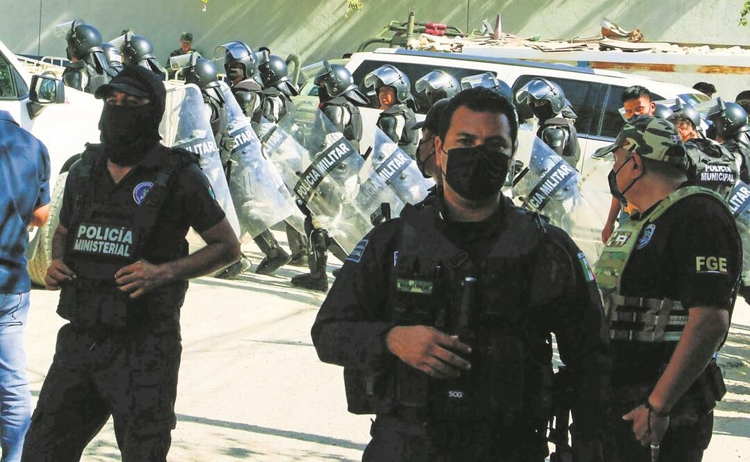 Al penal de Acapulco arribaron dos camiones de la GN y por lo menos 500 elementos de seguridad. Foto: CUARTOSCURO