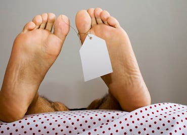 ¿Qué hace un hotel cuando alguien muere en el cuarto?