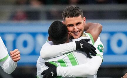 VIDEO: Santiago Giménez alcanza su gol 16 y es líder de goleo en la Eredivisie