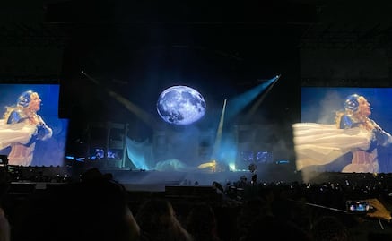 Lady Gaga incendia el estadio GNP vestida de rojo sangre; "te amo, México", exclama