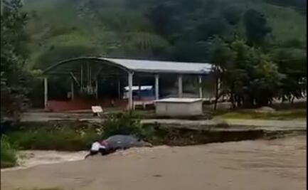 Muere regidor de Chamula al intentar cruzar a bordo de su vehículo un río en Chiapas