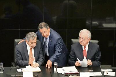 SCT justifica cancelación del aeropuerto ante Senado