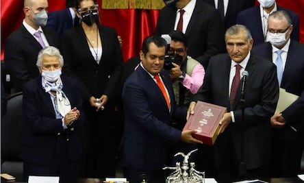 Sin discurso y en el pleno de San Lázaro, Adán Augusto López entrega Tercer Informe de AMLO