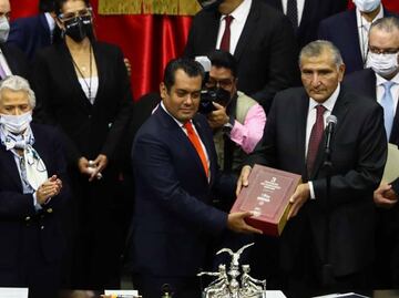 Sin discurso y en el pleno de San Lázaro, Adán Augusto López entrega Tercer Informe de AMLO