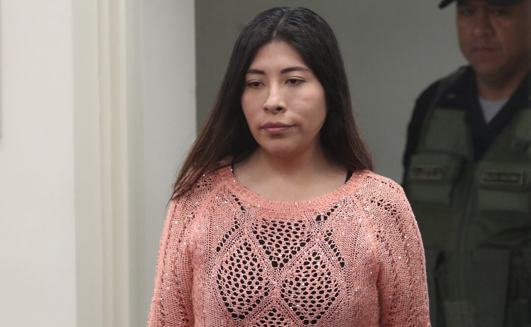 Fotografía de archivo del 18 de marzo de 2025 de la ex primera ministra de Perú Betssy Chávez (i) en una audiencia este martes, en Lima (Perú). Foto: EFE/ Archivo