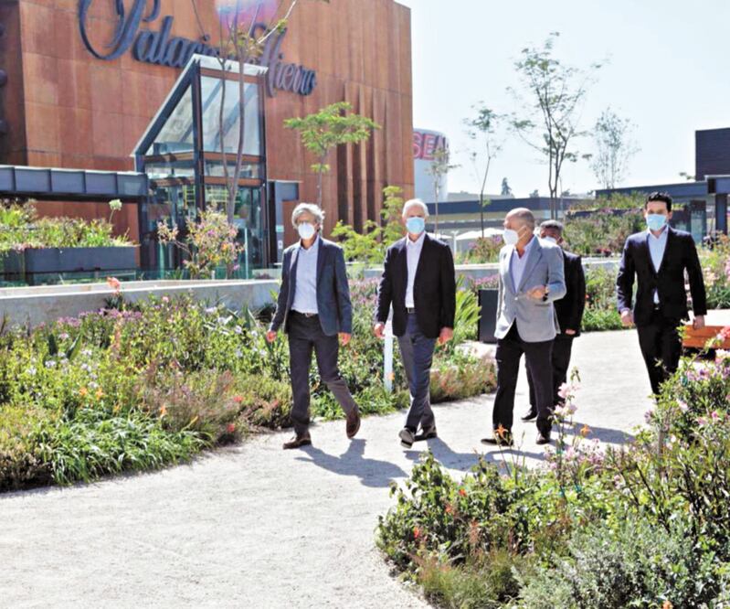 Alfredo del Mazo Maza dijo que Plaza Satélite “se convierte en el parque verde más grande del mundo en una azotea”. Foto: Especial