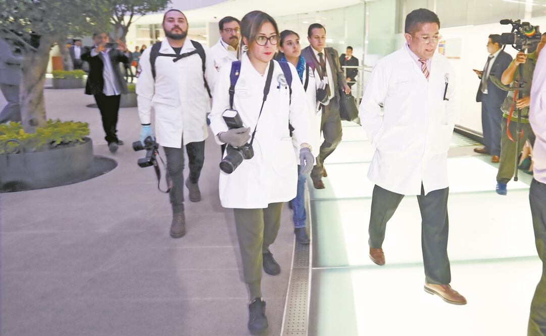 Peritos de la FGR y elementos de la Agencia Criminal de Investigación llevaron a cabo una investigación, luego de que en las oficinas del PAN senadores descubrieron micrófonos. Foto: ARCHIVO EL UNIVERSAL