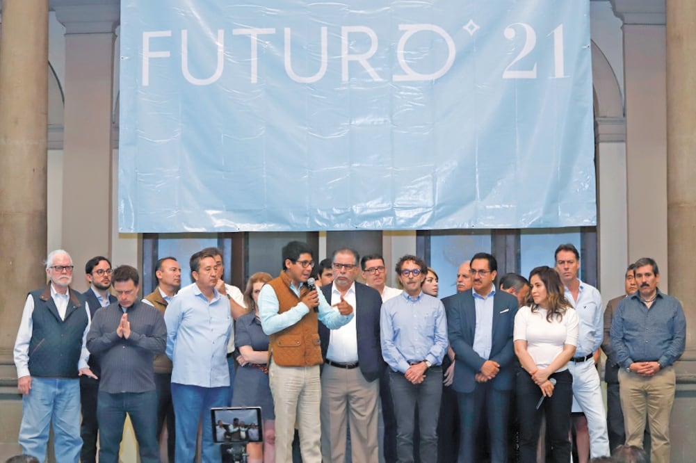 Los miembros de Futuro 21 firmaron un manifiesto, en el cual expusieron su convicción de construir una fuerza política de amplio espectro. Foto/ BERENICE FREGOSO. EL UNIVERSAL