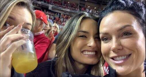 Modelos revelan su plan para mostrar los senos en la Serie Mundial