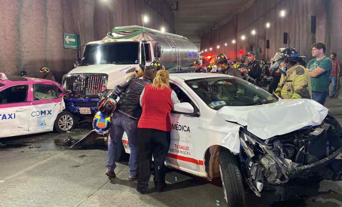 Fotos: Especiales/La carambola dejó siete vehículos dañados y siete heridos