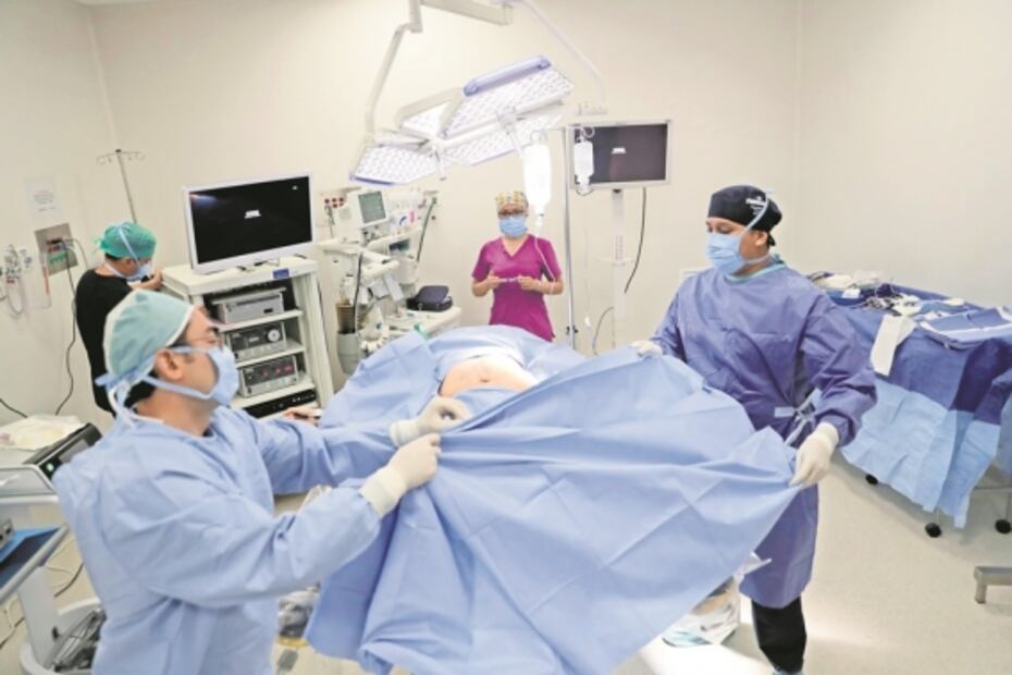 A ritmo de Queen, este doctor frena la obesidad en el quirófano