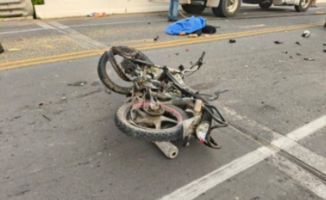 Mueren cuatro motociclistas tras chocar contra tráiler en carretera de Chiapas. Foto: Especial.