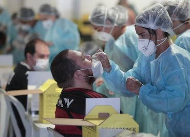 Ómicron llevará a EU a más allá del millón de muertes, prevén expertos