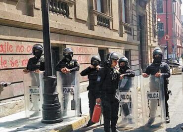 Vandalizan nuevamente el Congreso capitalino