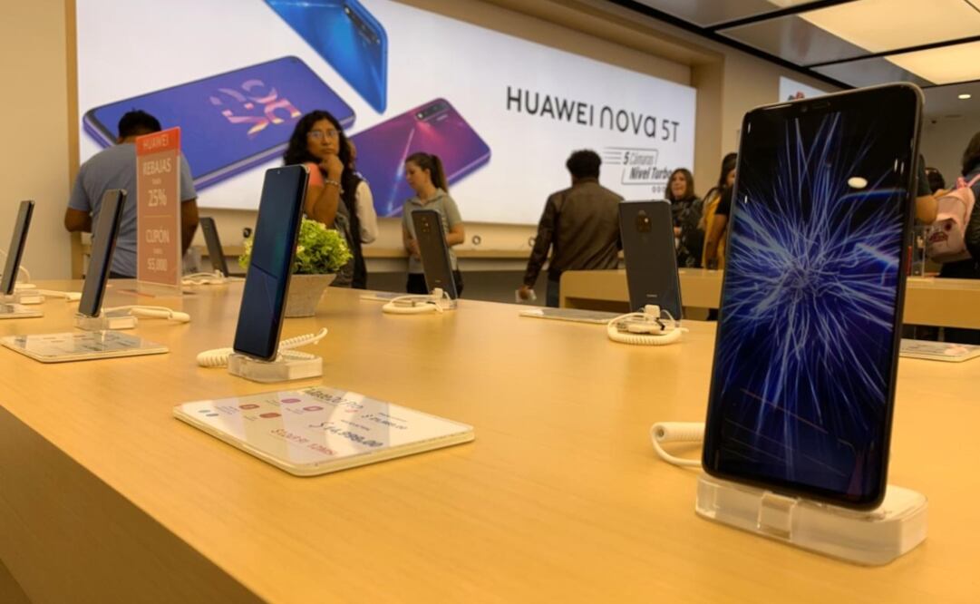 la Huawei Experience Store tiene como objetivo ofrecer a los consumidores y fans de la marca todos los equipos disponibles en el mercado mexicano, como smarphones, laptops, tabletas y wearables, así como la venta de micas, fundas, protectores