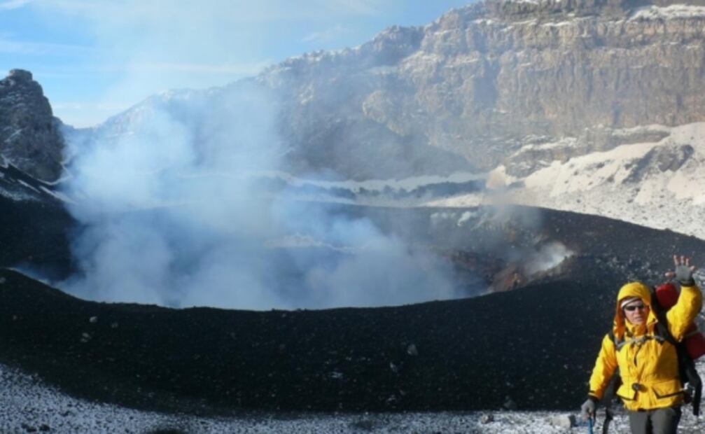 Alpinistas escalan y graban actividad del Popocatépetl