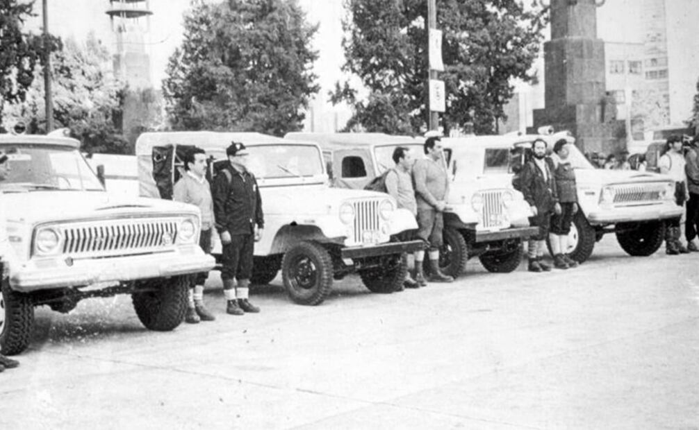 Vehículos entregados por el gobierno de Luis Echeverría al Socorro Alpino. Foto: ESPECIAL/Cortesía Enrique Chávez Poupard.