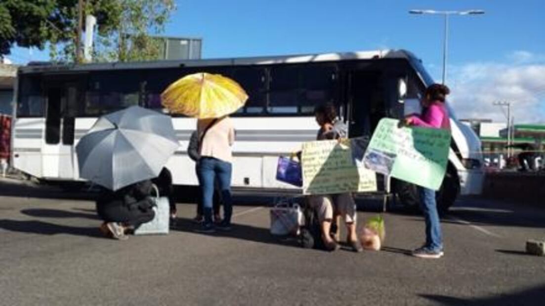 Padres, alumnos y docentes protestan en escuelas de Oaxaca