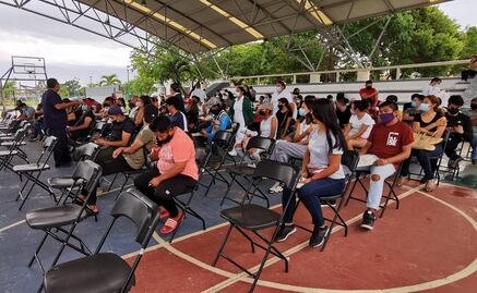 Rezagados acuden por su vacuna en Cancún