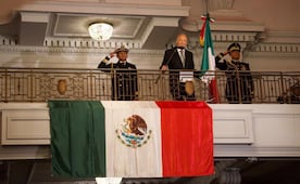 Gertz Manero encabeza Grito de Independencia en Londres; embajada celebra identidad mexicana