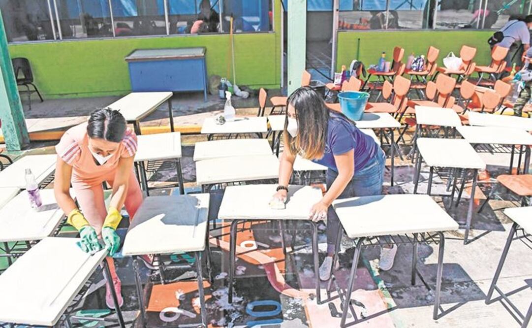 Las autoridades capitalinas analizan reanudar las jornadas de tequios para limpiar las escuelas y aulas, como en meses pasados. Foto: Archivo/ EL UNIVERSAL.