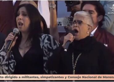 "Todo lo que Morena toca, lo descompone", dice Lilly Téllez por entonación del Himno Nacional de Regina Orozco y Eugenia León en evento de Sheinbaum