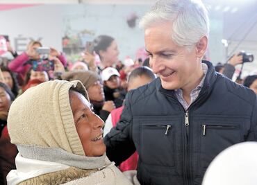 Dan apoyos a personas con alguna discapacidad