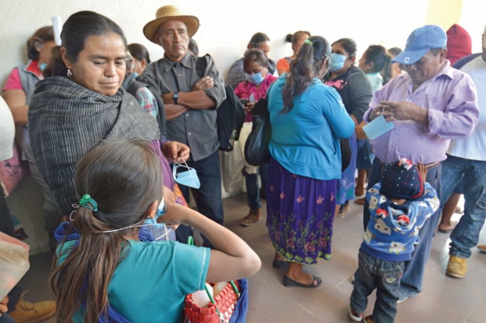 La Fiscalía General del Estado (FGE) inició una investigación por el hallazgo de dos fosas clandestinas en Acapulco. En una fue hallada una mujer de aproximadamente 30 años; en la otra, dos hombres. (FOTO: JOSÉ HERNÁNDEZ. EL UNIVERSAL)