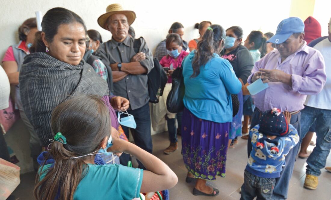 La Fiscalía General del Estado (FGE) inició una investigación por el hallazgo de dos fosas clandestinas en Acapulco. En una fue hallada una mujer de aproximadamente 30 años; en la otra, dos hombres. (FOTO: JOSÉ HERNÁNDEZ. EL UNIVERSAL)