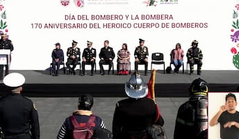 Reconocen a bomberos de la CDMX; Brugada destaca labor de mil 800 vulcanos en su día