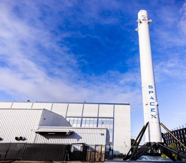 NASA anuncia primer vuelo espacial tripulado de la nave Crew Dragon