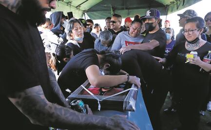 Cerveza y llanto inundan último adiós a "El Mijis"