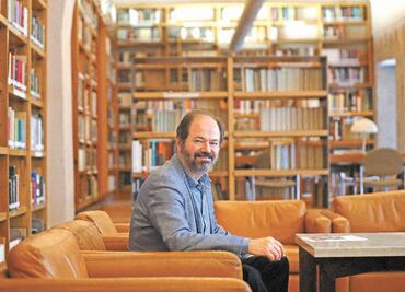 Juan Villoro calcula que su edad intelectual es la de un adolescente de 13 años