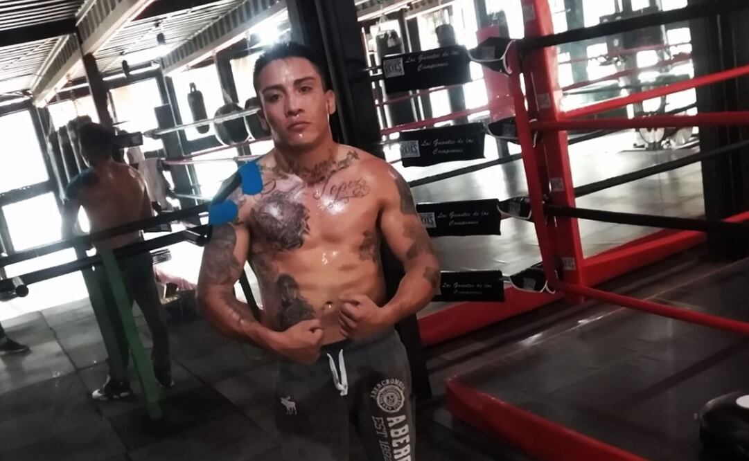 Boxeador ahora pelea por su vida tras choque entre moto y auto en Ecatepec