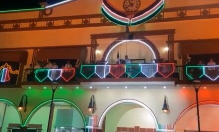 VIDEO: Alcalde de Escárcega, Campeche, se confunde y dedica Grito de Independencia a “Josefa Ortiz de Pinedo”