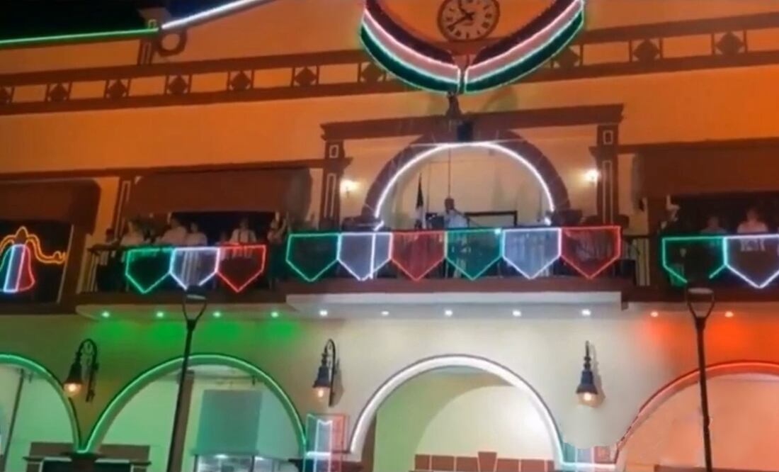 El alcalde se equivocó al nombrar al nombrar a la insurgente, Josefa Ortiz de Domínguez. Foto: Redes Sociales