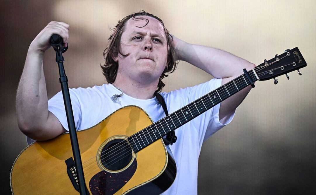 Lewis Capaldi se tomará un descanso después de que el síndrome de Tourette que padece le ocasionara problemas hace unos días en el escenario para terminar su concierto en el festival de Glastonbury.