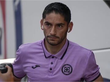 Jesús Corona sufre asalto afuera de las instalaciones de Cruz Azul