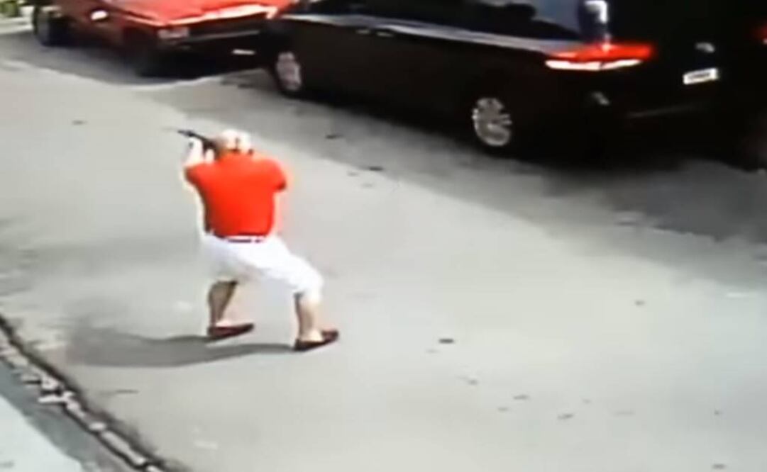 Video capta a ex militar al abatir a ladrón que lo robó