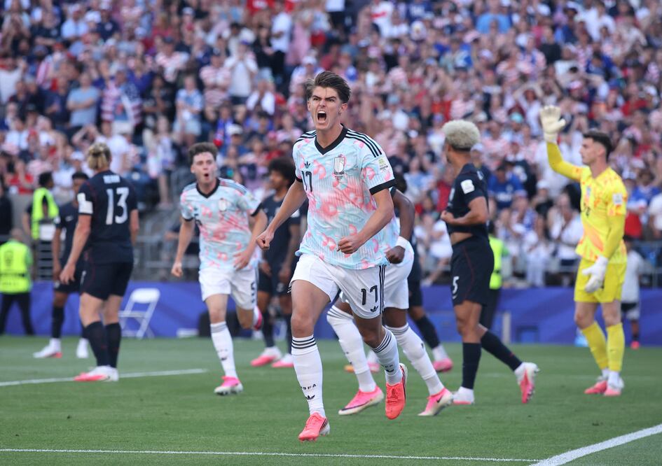 Charles De Ketelaere festeja su gol contra Estados Unidos / Foto: AFP