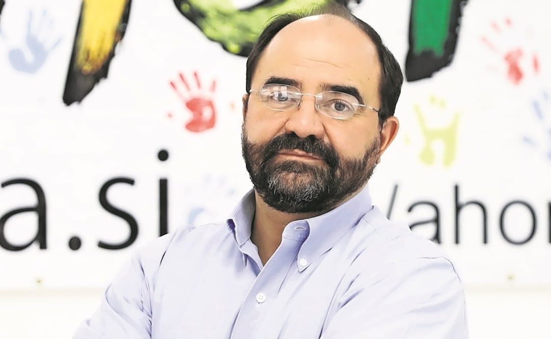 No es obligatorio levantarse, dijo Emilio Álvarez Icaza. Foto: Archivo / EL UNIVERSAL