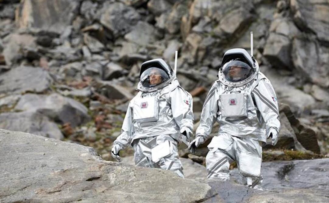 Dos astronautas en la primera recreación de una misión a Marte. Foto: EFE