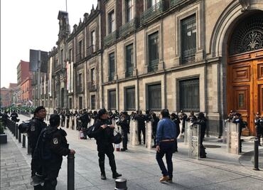 FOTOS: Amanece Palacio Nacional resguardado por cientos de policías capitalinos tras bloqueos de la CNTE