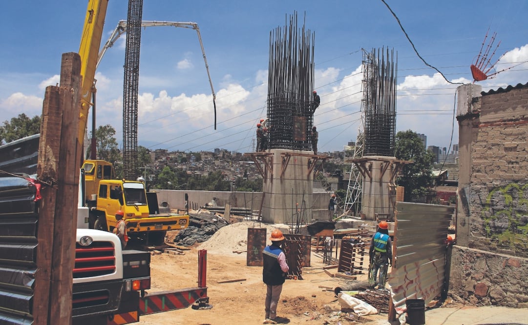 En la estación La Hormiga ha habido inconformidades porque la maquinaria ha dañado la carpeta asfáltica de Las Torres, incluso ya hubo fugas de agua, señalaron vecinos. Fotos: de Darío Luna. El Universal