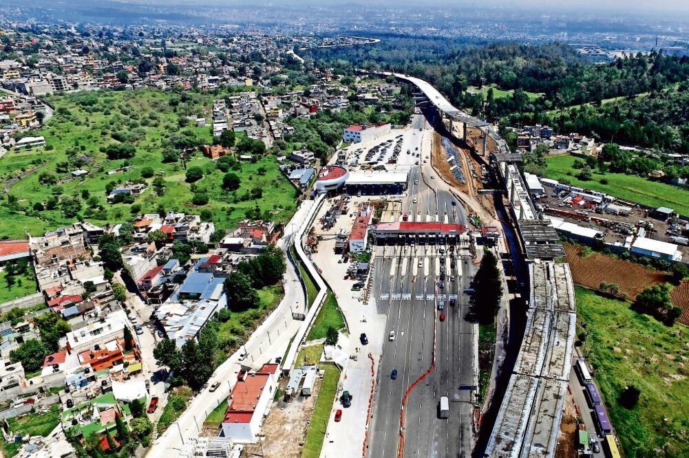 Las obras de ampliación, que desde una vista aérea son un diamante ubicado en 41 mil 400 metros cuadrados, harán que el tiempo de entrada y salida en la caseta de Tlalpan se reduzca (JOAQUÍN ANDRÉS SÁNCHEZ. EL UNIVERSAL)