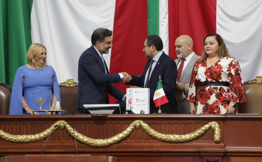 Entrega de primer informe de gobierno; César Cravioto entrega logros de Clara Brugada al Congreso capitalino. Foto: Carlos Mejía