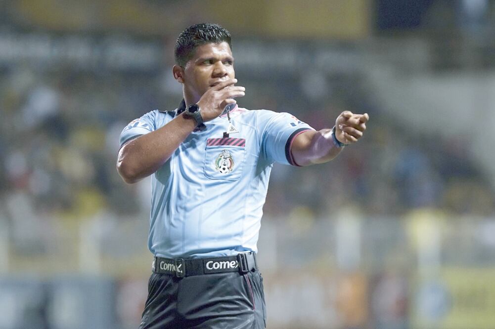El juez central, al parecer, no volverá a dirigir en la Liga MX (ARCHIVO. EL UNIVERSAL)